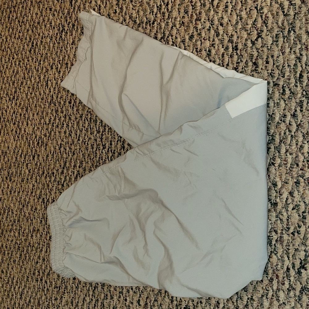 Under Armor mens gray/white workout pants w/zipper bottoms